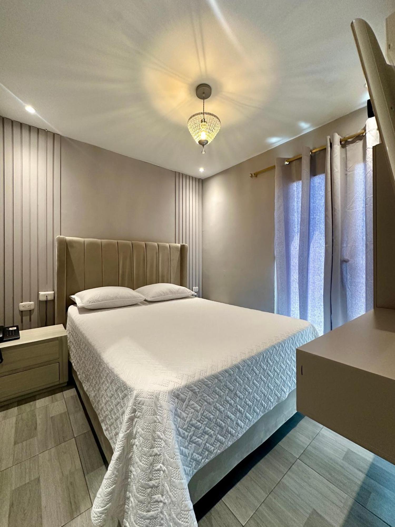 Hotel Paris Carre *
