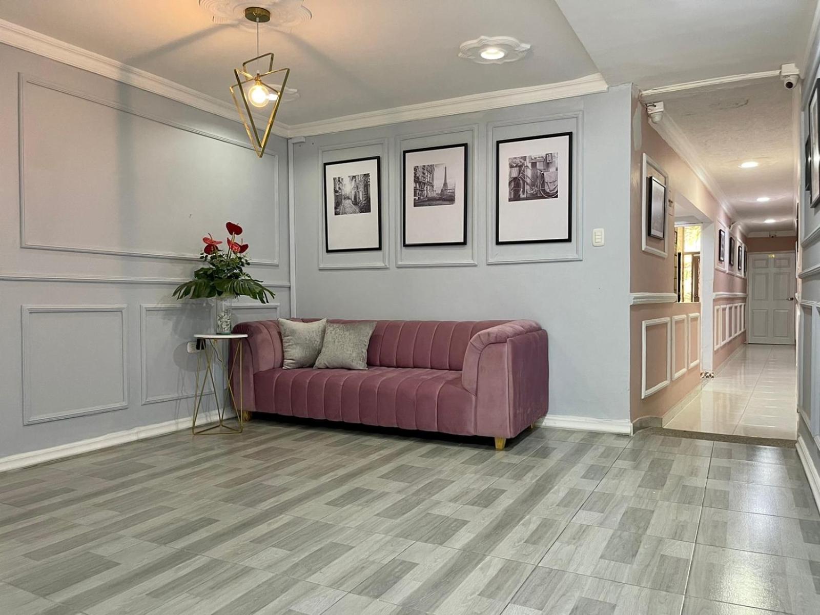 Hotel Paris Carre *