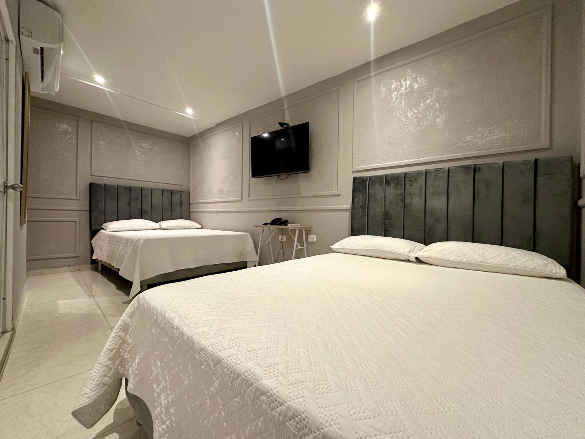 Paris Carre Hotel *